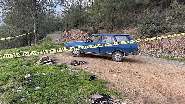 Park halindeki araçta erkek cesedi bulundu
