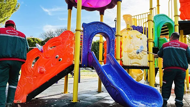 PARKLARDA BAHAR TEMİZLİĞİ BAŞLADI