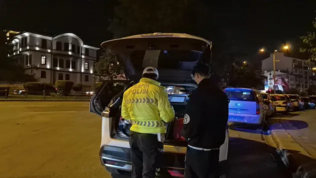 Polisin 'dur' ihtarına uymayıp kırmızı ışıkta makas atarak kaçan motosikletliye 353 bin lira ceza