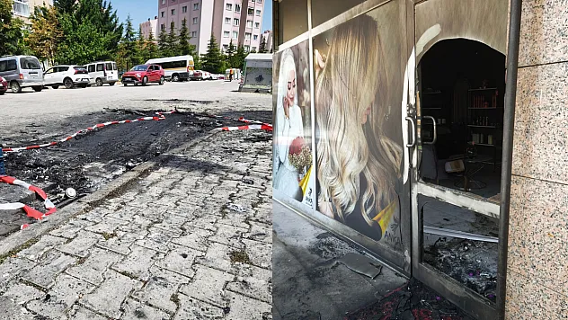 Pompalı tüfekle dehşet saçan şahıs sevgilisi olduğu iddia edilen kadının hem dükkanını hem aracını yaktı