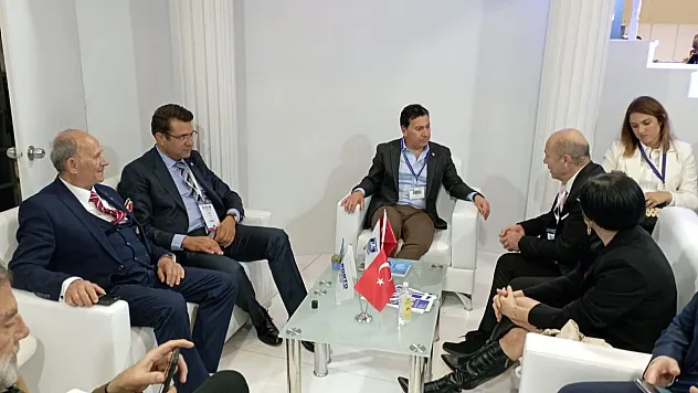 Protokol üyeleri ve turizmciler bir arada