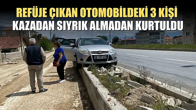 Refüje çıkan otomobildeki 3 kişi kazadan sıyrık almadan kurtuldu