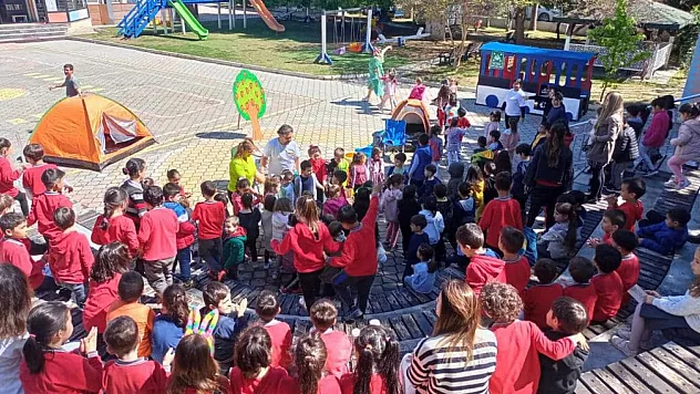'Renkli Geri Dönüşüm Kutuları' sergilendi