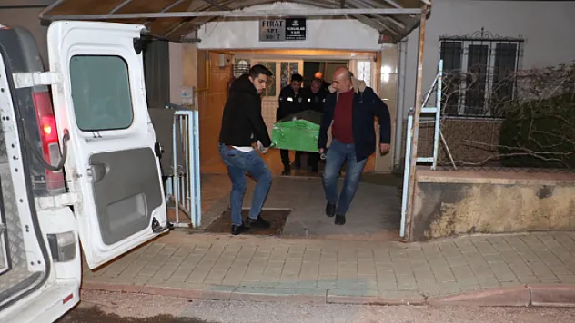 Rus eşini defalarca bıçaklayarak öldürdü!