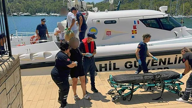 Sahil güvenlik, Fethiye açıklarında gezi teknesi ve ticari yattan iki kişiye tıbbi tahliye gerçekleştirdi