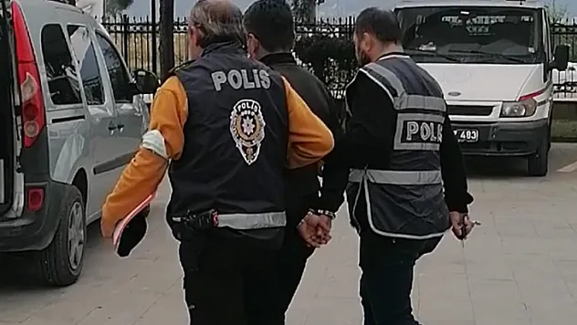 Sahte kimlikle yakalandı