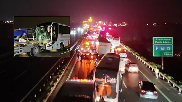 Sakarya'da 16 aracın karıştığı zincirleme kazada 4'ü ağır 13 yaralı