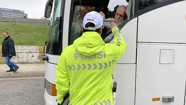 Şehirlerarası yolcu otobüslerine 'kış lastiği' denetimi gerçekleştirildi