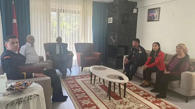 Şehit ailesine anlamlı ziyaret