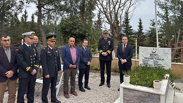 Şehitler Fethiye'de kabirleri başında anıldı