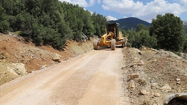 SEYDİKEMER BELEDİYESİ KIŞ AYLARI ÖNCESİ YOLLARI GÜVENLİ HALE GETİRİYOR