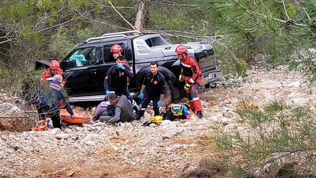 SEYDİKEMER'DE KAMYONET UÇURUMA UÇTU: 1 YARALI