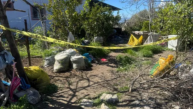 Seydikemer'de önce karısını, sonra kendini vurdu