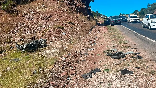 Seydikemer'de otomobil ile motosiklet çarpıştı: 1 ölü, 2 yaralı
