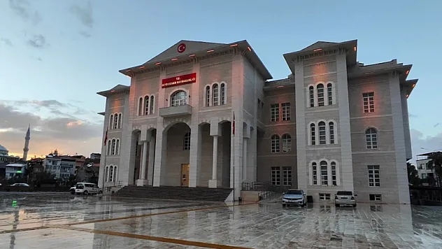 Seydikemer'de rüşvet iddiası: Kaymakamlıkta görevli iki personel gözaltına alındı