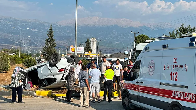 Seydikemer'de tır ile otomobil çarpıştı: 4 yaralı