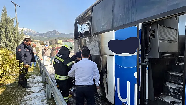 Seydikemer'de yolcu otobüsünde çıkan yangın söndürüldü