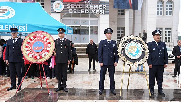 Seydikemer Protokolü Ata'nın Huzuruna Çelenk Sundu