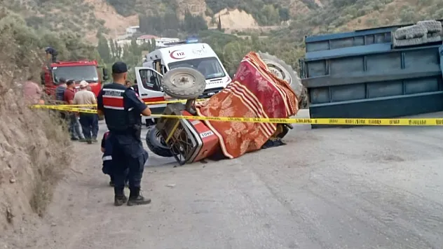 Seyyar pide fırını taşıyan traktör devrildi: 1 ölü, 1 yaralı
