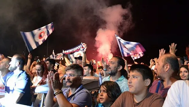 Şimşekler kupayı Beşkaza'da kaldırdı