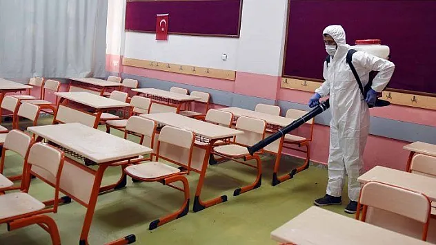 Sınav öncesi okullar dezenfekte edildi