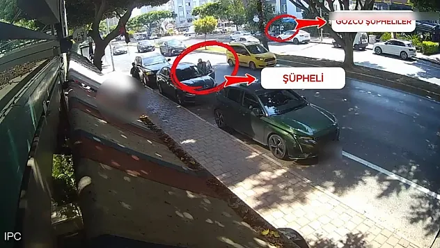 Sinyal kesici cihazla kilitlenmesini engelledikleri araçtan hırsızlık yaptılar
