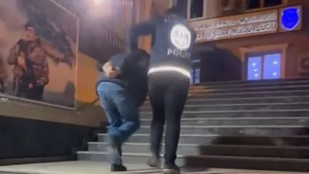 Sosyal medyada polis yeleği giyerek yayın yapan şahıs gözaltına alındı