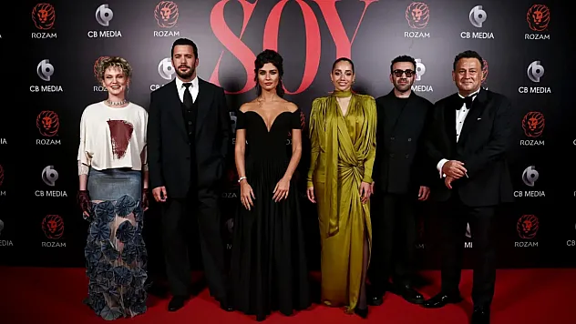 SOY filminin galası yapıldı! Ünlü oyuncular vizyon öncesi bir araya geldi