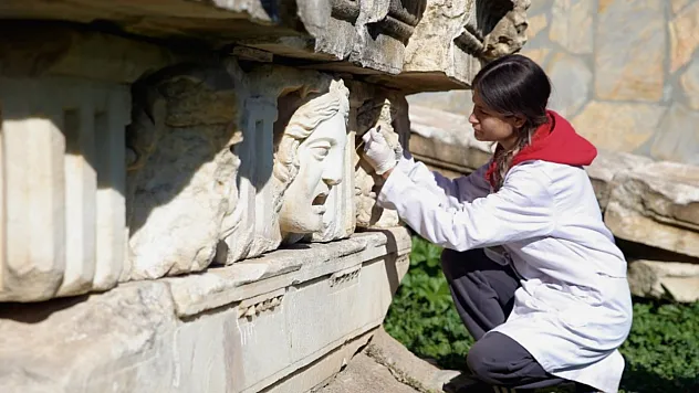 Stratonikeia'nın tarihi taşları öğrencilerle yeniden can buluyor