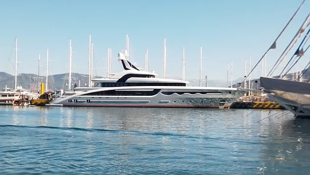 Süper yat 'Starlust' yakıt ve kumanya ikmali yaptı