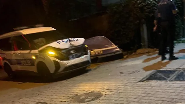 Sürücü 'dur' ihtarına uymadı, kovalamaca kazayla bitti: Bir polis memuru yaralandı