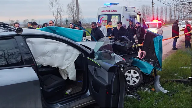 SUV tipi araç otomobile ok gibi saplandı: 1 ölü, 1 yaralı