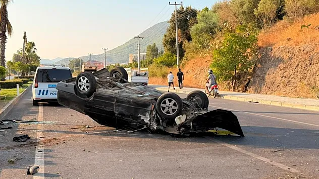 Takla atan otomobil palmiye ağacına çarptı: 1 yaralı