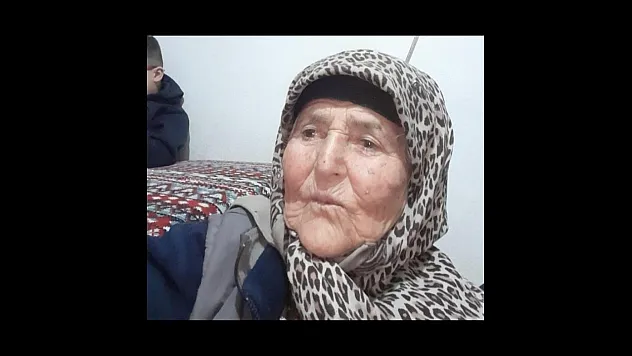 Tarlada uyuyan kadın iş makinesinin altında can verdi