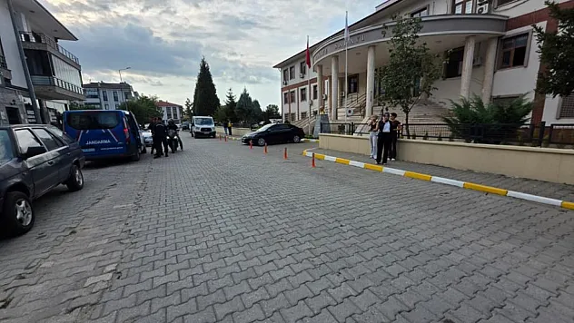 Tartıştığı eşini bıçaklayan şahıs tutuklandı