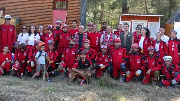 Tatbikat alanında incelemelerde bulundular