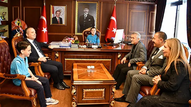 Temsili devir teslim: Fethiye'de minikler yönetimde