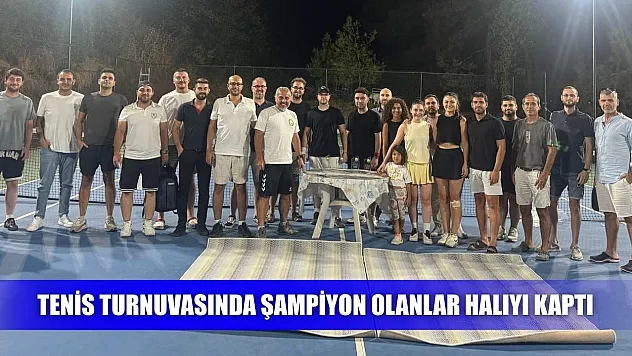 Tenis turnuvasında şampiyon olanlar halıyı kaptı
