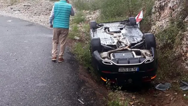 Ters dönen aracın sürücüsü yara almadan kurtuldu