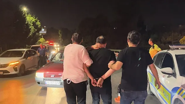 Ters yola girip gazeteci ve polislere hakaret eden şahıslar adliyeye sevk edildi
