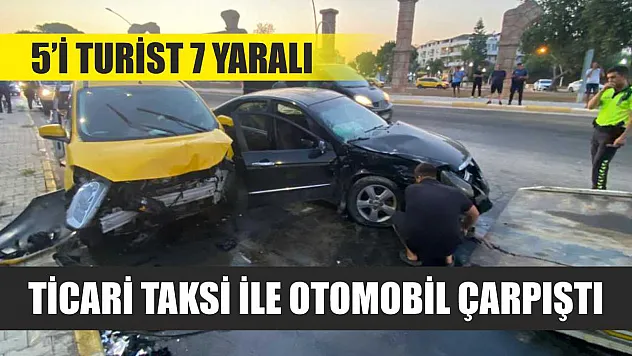 Ticari taksi ile otomobil çarpıştı: 5'i turist 7 yaralı