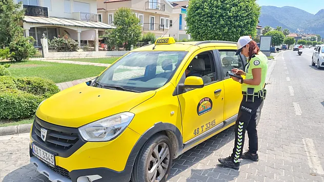 Ticari Taksiler Sivil ve Resmi Polisler Tarafından Denetlendi