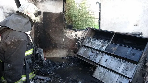 Tiner kutusu patlayınca kendini dışarı attı