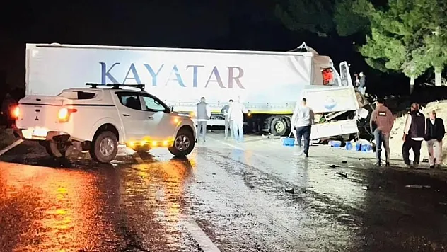 Tır ile transit çarpıştı: 1 ölü, 3 yaralı