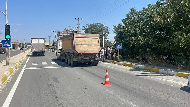 Tırın çarptığı yaya tedavi gördüğü hastanede hayatını kaybetti