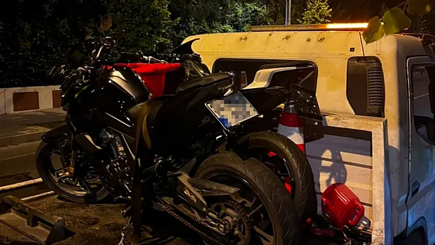 Trafikte tehlikeli hareketler yapan motosikletliye 310 bin lira ceza