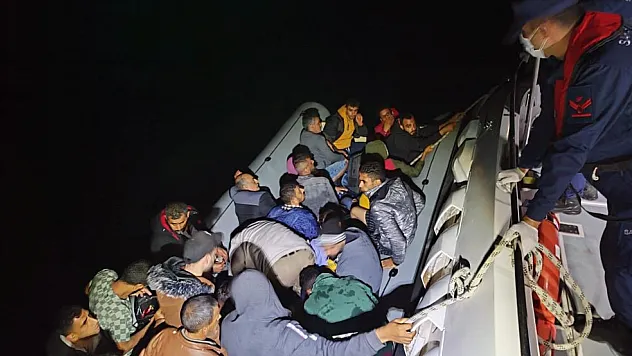 Türk karasularına geri itilen  düzensiz göçmen kurtarıldı