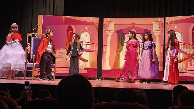 Türkiye'de Bir İlk: Shakespeare Oyunu Çocuklar Tarafından Sahnelendi