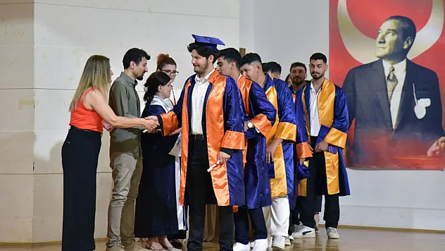 Ula Ali Koçman MYO'da mezuniyet coşkusu