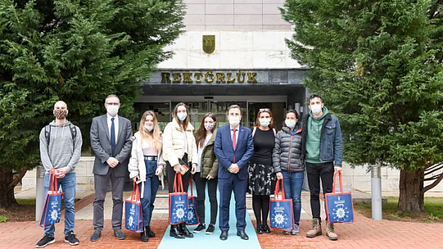 Uluslararası Değişim Öğrencileri'nden  Rektör Çiçek'e  ziyaret